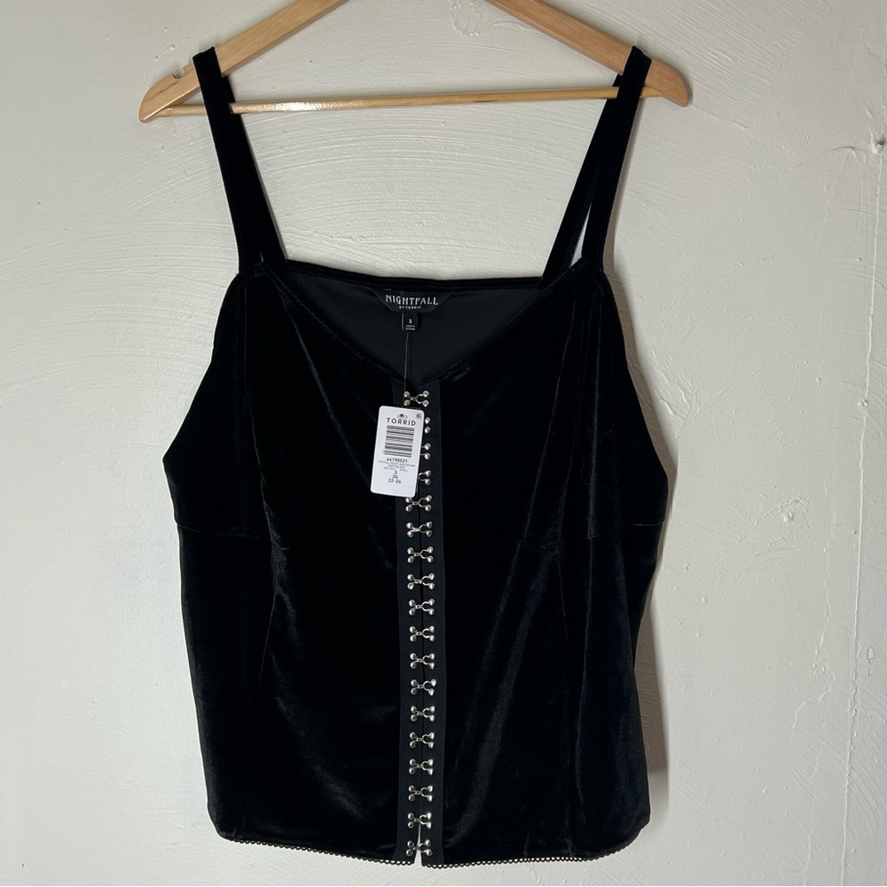 Torrid Black Velvet Eye Hook Cami Size (3) 22/24 NWT Top 3X - Picture 2 of 7